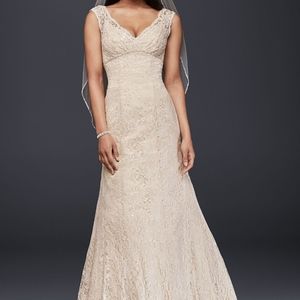 NWT BEADED LACE TRUMPET WEDDING DRESS